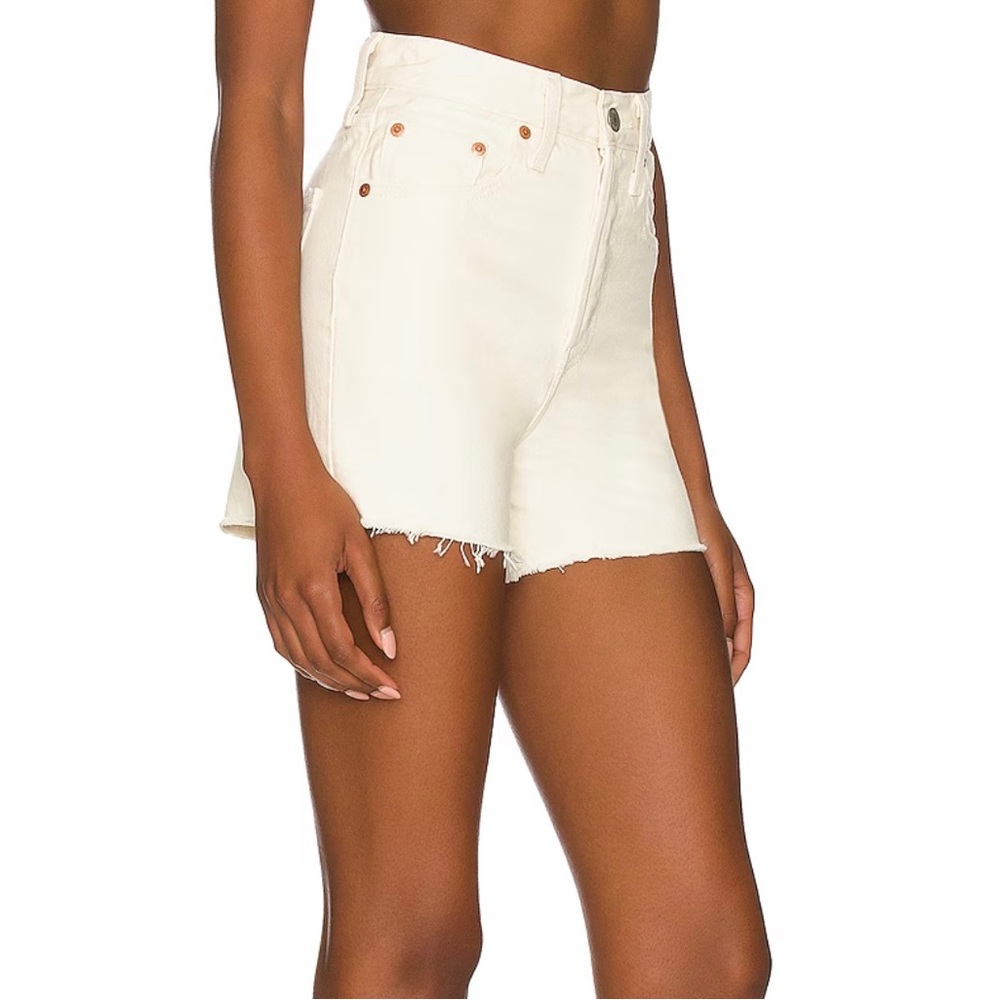 LEVI’s PREMIUM Ribcage short in Hello It’s Me (Size 25)